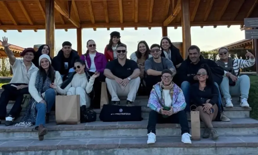 Grupo de la comunidad AliPro en la entrada del Parque Provincial Aconcagua